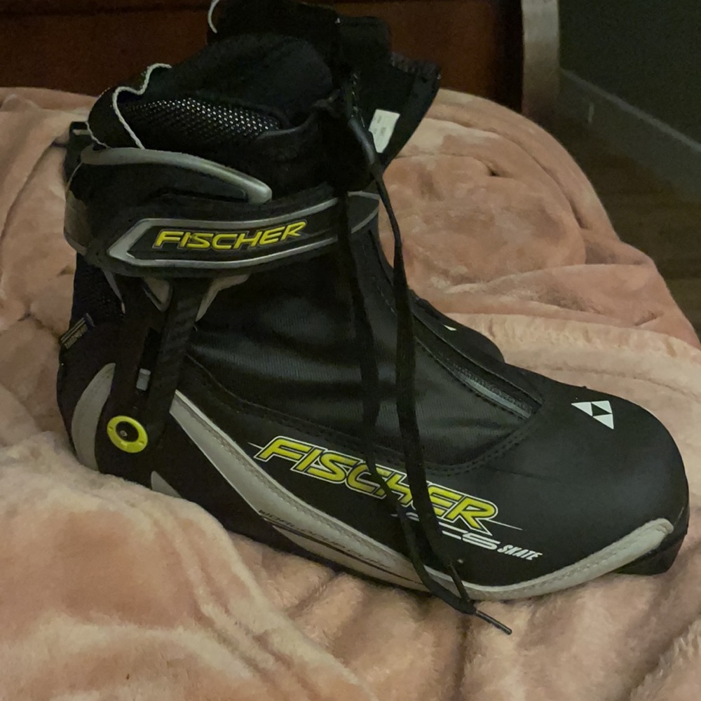 Cross country ski boot Fischer mens size EU 41, us mens 8-8.5